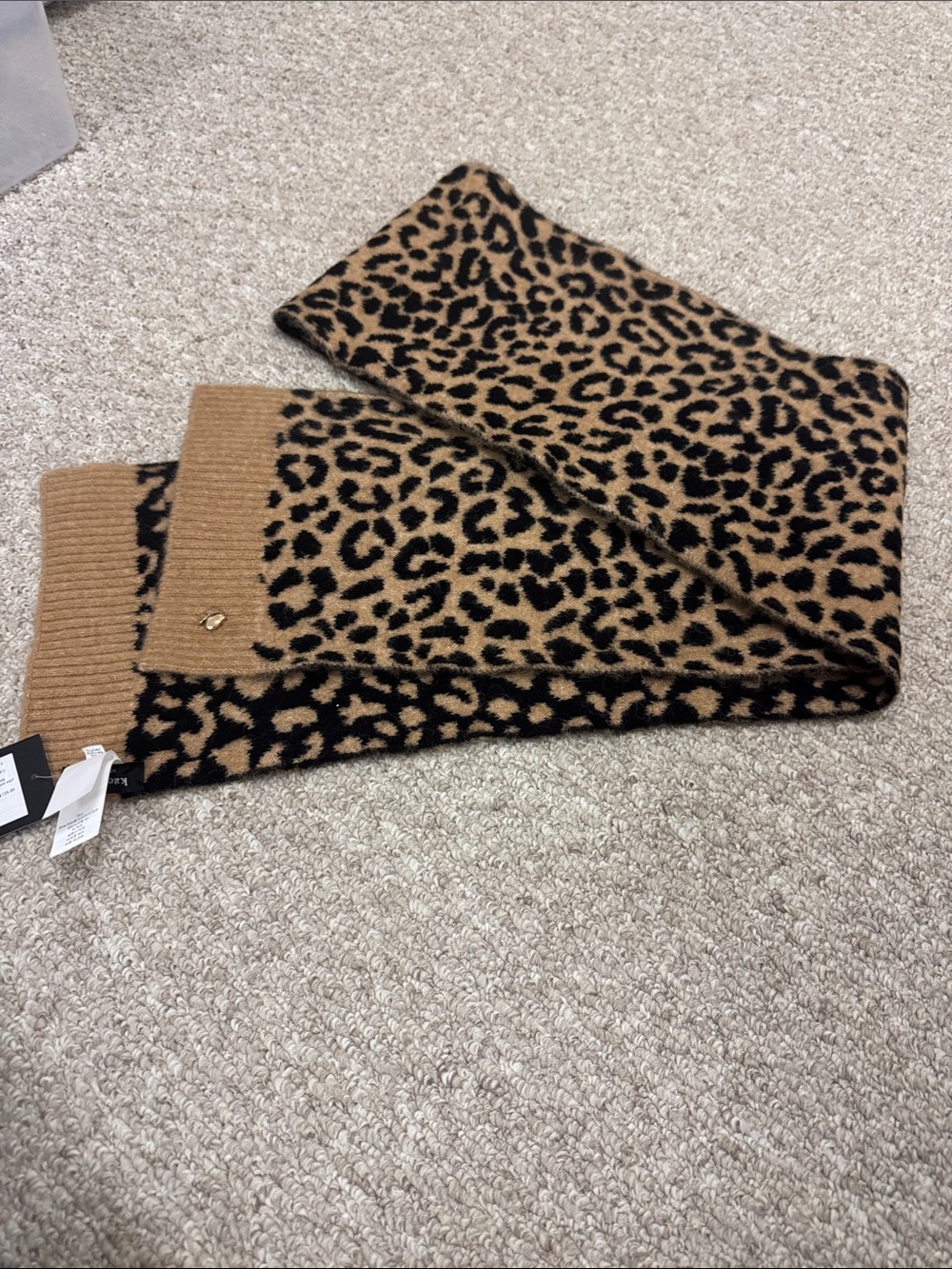 BNWT Kate Spade Leopard Print Knit Beanie and Scarf Set - Picture 5 of 9